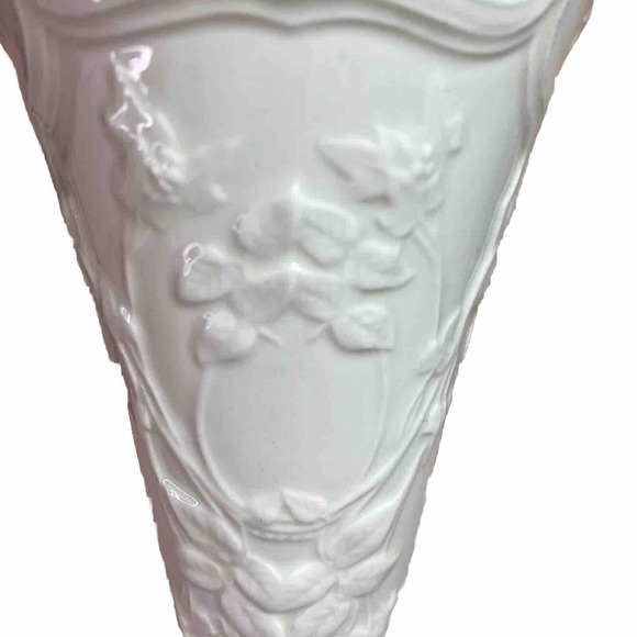 VTG Embossed Ceramic And Brass Leviton Table Lamp Fleur De Lis Vines Medallion - Picture 6 of 16